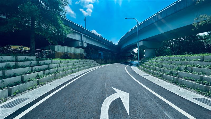 堤頂北引道通車　內科通勤族下班少塞一波