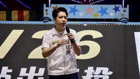 民主進步黨痛批，國民黨立委羅廷瑋無知又造謠！誤把「實驗浮台」當成太陽能板。（圖／翻攝自羅廷瑋臉書） 