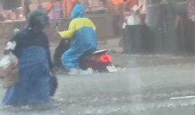 彰化大雷雨 鹿港水淹近膝蓋