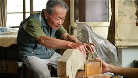 大木作技術保存者許漢珍辭世重要文化資產保存技術「大木作技術」保存者許漢珍於7月5日辭世，許漢珍長期致力於傳統大木作技術，以及廟宇空間木作結網技術傳承，圖為其講解斗拱搭接方式。（成功大學建築系徐明福教授研究室提供）中央社記者邱祖胤傳真  114年7月8日