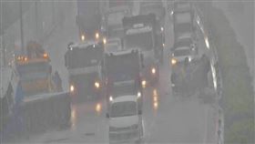 國道,大雷雨,彰化,追撞,車禍,翻車（圖／翻攝自高速公路1968）