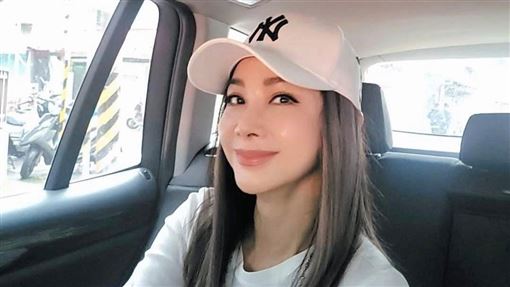 百貨辦卡須證明本人　陳美鳳1動作糗翻