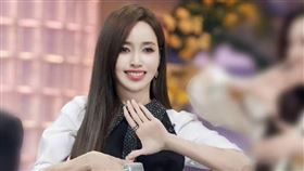 侯佩岑登上中國綜藝節目。（圖／翻攝自侯佩岑微博）