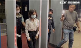 ▲許久未公開露面的林郭文艷，因被控涉嫌掏空公司上億，被移送進北檢，顯得有些落寞。（圖／記者楊佩琪攝）