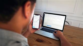 台股午後翻黑收跌84點　被動元件PCB硬扛