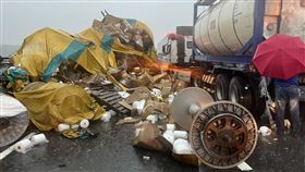 國道3嚴重車禍！3大車、1轎車連環撞連環撞　現場死傷不明