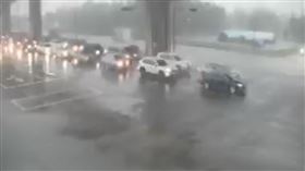 435台中市梧棲區向上路九段與61交接路口(平面道路)即時路況。（圖／翻攝畫面）