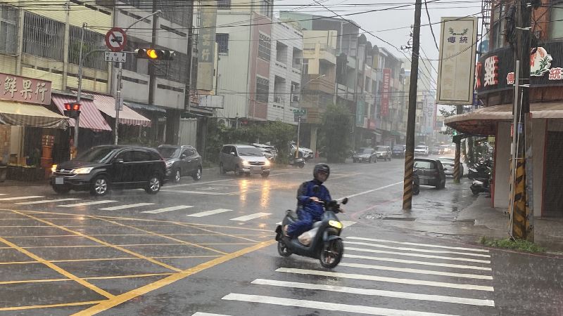 大雷雨狂轟！這些縣市防劇烈降雨、雷擊