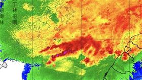 鄭明典表示，很尖、很細長的回波，很有可能轉變成龍捲風。（圖／翻攝自鄭明典臉書）