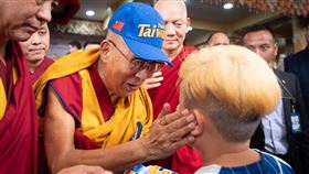 ▲達賴喇嘛90歲心願曝光　西藏、臺灣要有「真正的」民主自由。（圖／翻攝自རྒྱལ་བ་རིན་པོ་ཆེ།臉書） 