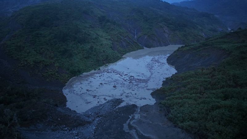 受劇烈降雨影響,清水溪雲林嘉義交界現堰塞湖,有潰決風險。(圖/中央社)