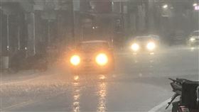 彰化降大雷雨 天色昏暗視野差中央氣象署9日上午發布彰化地區大雷雨即時訊息，區域包括彰化及中部地區多個鄉鎮市，大雨造成天色昏暗，視野極差。中央社記者鄭維真攝 114年7月9日