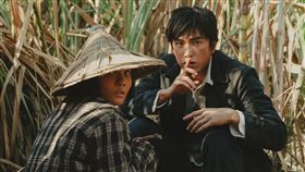 ▲曾敬驊（右）加入演出《大濛》，他將與方郁婷（左）共同飾演一對手足，兄妹情深、火花十足，戲劇張力令人期待。（圖／華文創提供） 