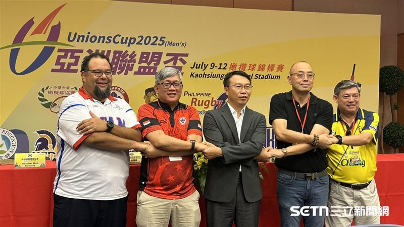 台灣、泰國、新加坡、菲律賓、關島5隊也特別在高雄市運發局局長侯尊堯見證下,舉辦MOU簽署儀式。(圖/記者蔡厚瑄攝影)