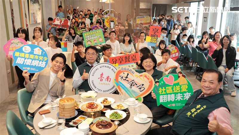 市長官邸吃烤鴨笑了!弱勢童1句話惹鼻酸