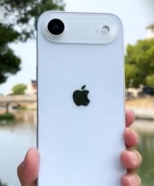 市場傳出iPhone 17 Air可能採用「非常淺的藍色」還有「超薄」新設計，分析師預估售價有機率上升。（圖／翻攝自X@MajinBuOfficial）