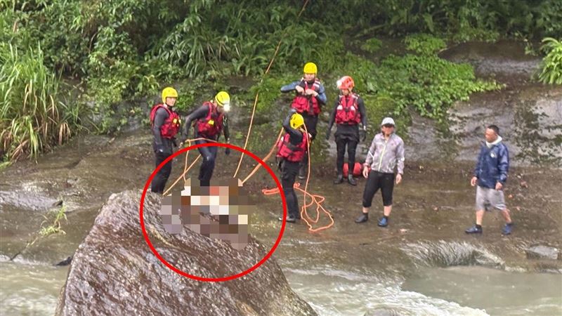 新／竹縣錦屏溪石縫卡男屍「上半身裸露」