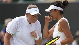 ▲謝淑薇與搭檔奧斯塔朋科（Jelena Ostapenko）。（圖／美聯社／達志影像）
