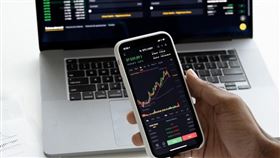 ▲台指期夜盤上漲34點，台積電期貨盤後勁揚5元，今日台股開盤有望上揚。（示意圖／PEXELS ）