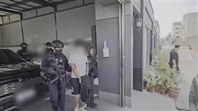 新北市刑警大隊近日發起「截電行動」，共逮捕158名犯嫌，全台財損逾109億元。（圖／翻攝畫面）