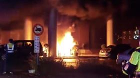 台中梧棲恐怖火警！大火狂燒16車慘剩骨架