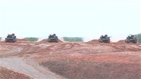 ▲「地表最強戰車」M1A2T首度實彈射擊。（圖／翻攝畫面）