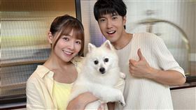 謝京穎（左）透露與洪浩竣（右）的相遇就是一連串的意外，兩人笑稱拍戲拍到喉嚨痛。（圖／民視提供）