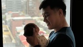 張天霖婚後曬與女兒的合照。（圖／翻攝自張天霖IG）