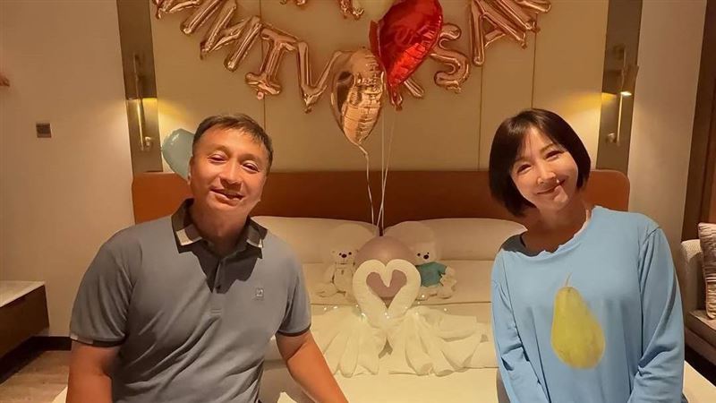 余皓然放閃王中平　一雙修長美腿太不科學