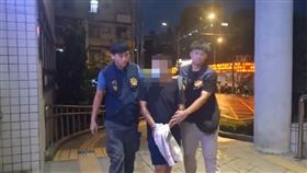 可惡父親街頭暴力管教孩，成最差身教。（圖／翻攝畫面）