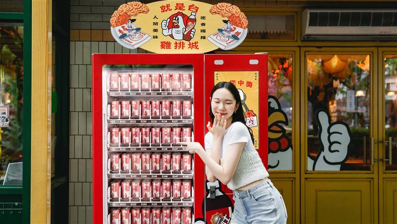 黑松打造潮感就是台雞排城　必收微縮吊飾