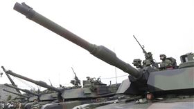 ▲美製M1A2T主力戰車演練作戰。（圖／美聯社／達志影像）