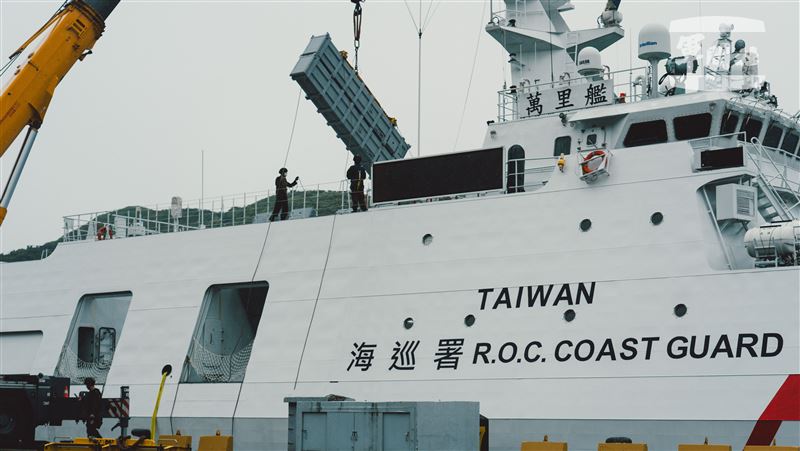 「萬里艦」掛雄風反艦飛彈　壯觀畫面曝光
