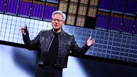 黃仁勳主題演講（1）輝達（NVIDIA）執行長黃仁勳（圖）19日上午在台北國際電腦展（COMPUTEX）發表主題演講，分別用英文和中文說Hello Taiwan、「大家好嗎」，並指出很高興來到這裡，今天他的父母也在現場。中央社記者翁睿坤攝  114年5月19日