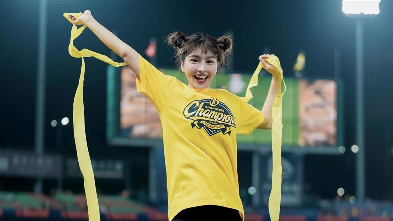 缺席洲際球場 峮峮遭嫌班表變少不忍了