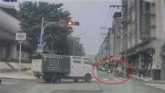 北市婦人行穿越道上被撞倒　送醫搶救不治