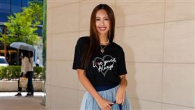 薔薔日前上線的最新影片曝光妹妹薔妹與生母胡媽吵架。（圖／翻攝自臉書）