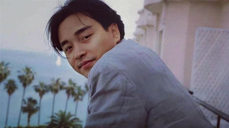 香港巨星「哥哥」張國榮2003年的愚人節墜樓離世，享年46歲。（圖／翻攝自微博）