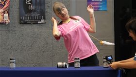 陳伊絲襪套頭「顏面全毀」，女神形象一秒幻滅！（圖／東森綜合台提供）