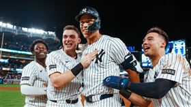 ▲賈吉（Aaron Judge）10局下敲高飛犧牲打再見水手。（圖／翻攝自洋基 X）