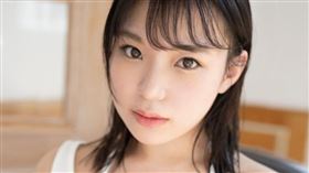  辻伊舞琉頂著J罩杯神乳，從音樂大學生轉戰AV女優。（圖／翻攝自playno1）