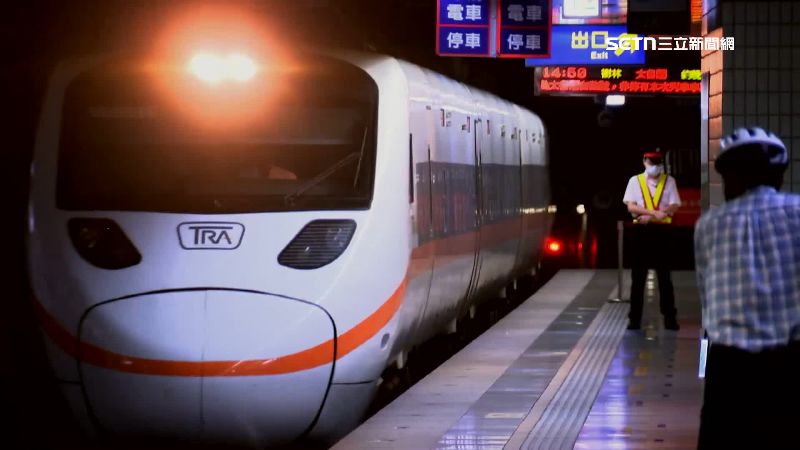 代訂車票揪投票　助百人返鄉「罷傅崐萁」