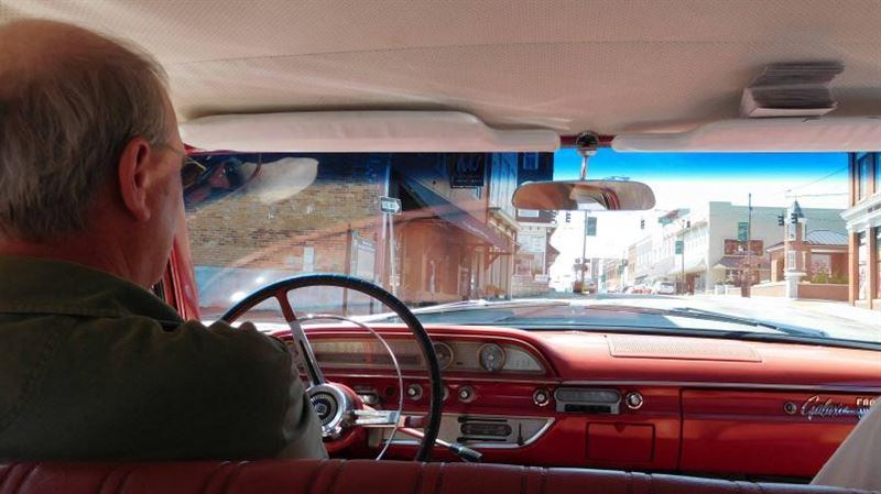 妻被忘在加油站 翁飆300km驚「副駕人呢」