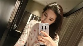 劉亦菲常和網友分享自拍照。（圖／翻攝自劉亦菲IG）