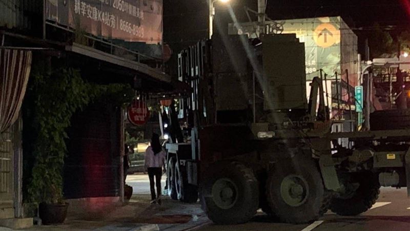 愛國者飛彈車卡新店民宅…驚動美方到場