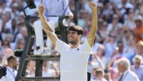 ▲艾卡拉茲（Carlos Alcaraz）連續第3年晉級溫布頓網球錦標賽決賽。（圖／美聯社／達志影像）