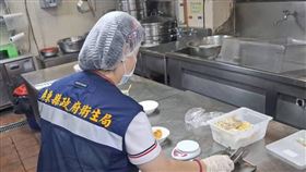墾丁凱撒疑食物中毒案  屏東衛生局調查新北市某公司員工旅遊入住墾丁凱撒大飯店，23日退房後，7人疑似食物中毒，抵達高雄後送醫。屏東縣衛生局接獲通報後派員前往進行疫調與環境檢體採樣。（屏東縣衛生局提供）中央社記者黃郁菁傳真  114年6月24日