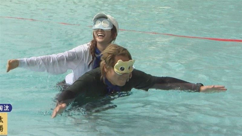 女上男下肉體交疊　豆花妹開腿硬上王仁甫