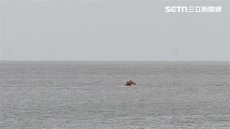 離岸500M！2釣客遭海水包圍險滅頂畫面曝