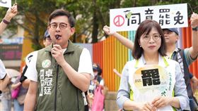 ▲中和罷團志工昨晚遭毆打，桌冠廷今天到場聲援，痛批藍營縱容暴力。（圖／翻攝自卓冠廷臉書）